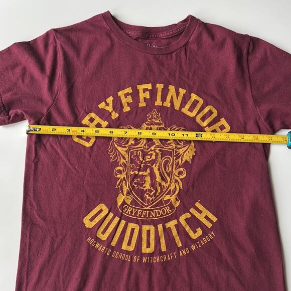 Harry Potter Gryffindor Quidditch Short Sleeve Tee in Maroon Yellow Size S - Picture 3 of 6